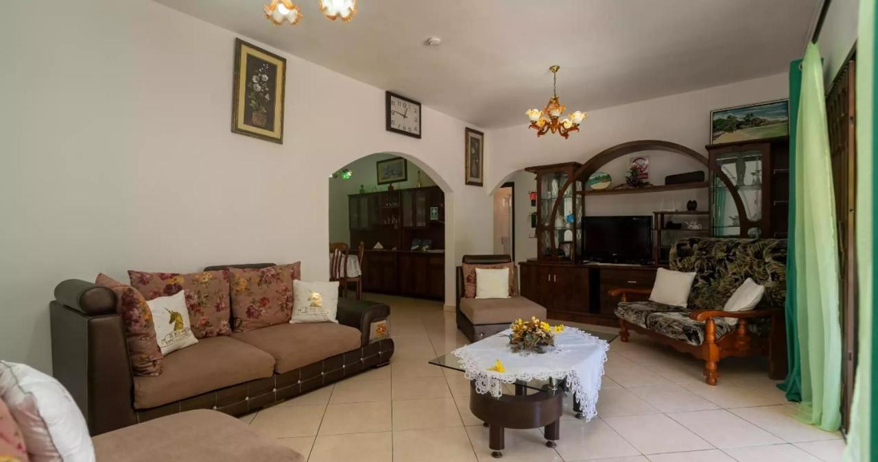 Апартаменти Chez Benoit Self Catering Вікторія Екстер'єр фото