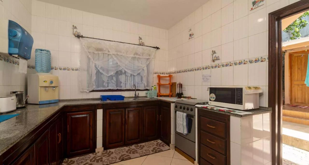 Апартаменти Chez Benoit Self Catering Вікторія Екстер'єр фото