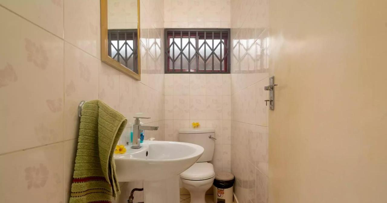 Апартаменти Chez Benoit Self Catering Вікторія Екстер'єр фото